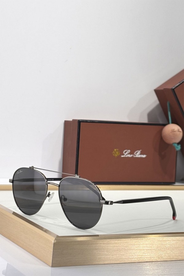 Солнцезащитные очки  Loro Piana