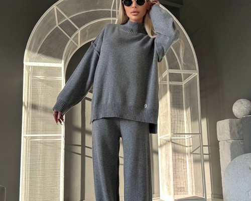 Женский серый костюм Loro Piana Premium